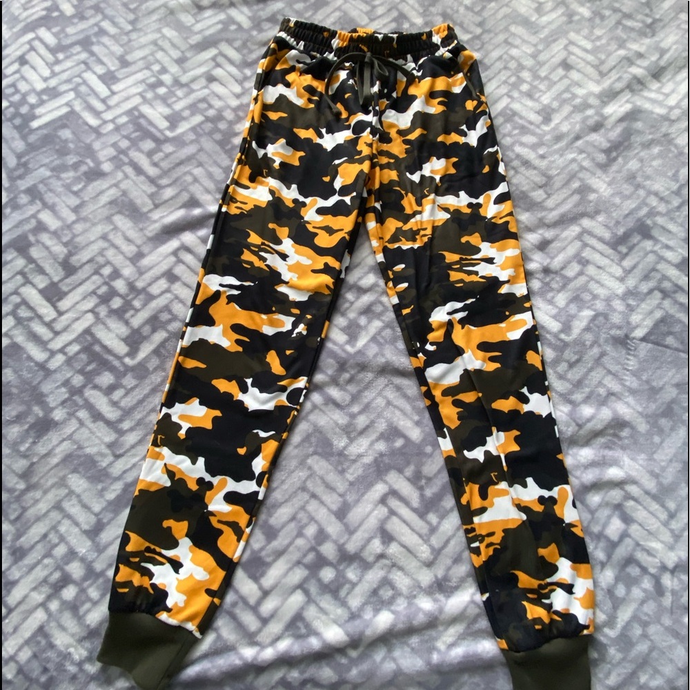 CAMO PANTS BRAND NEW
